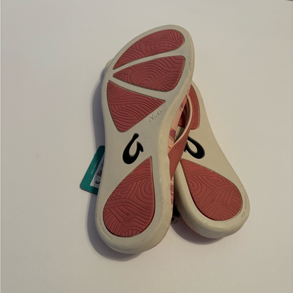 NWT Olukai pink camouflage thong sandals. Size 5 - Picture 5 of 5